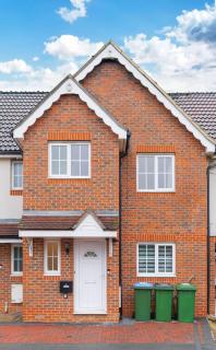 Stylish 3 Bedroom and free parking - 8