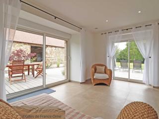 Maison spacieuse avec jardin, spa et salle de jeux - FR-1-497-187 - 5