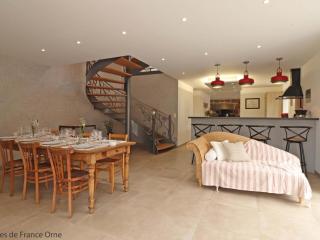 Maison spacieuse avec jardin, spa et salle de jeux - FR-1-497-187 - 4