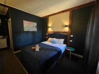 Hillston Motel - 1