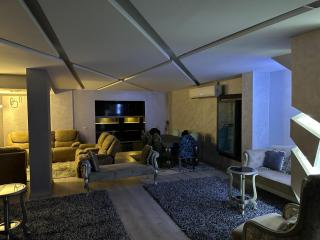 Trio villa with falls in compound فلا بحديقة كبيره وشلالات صناعية - Sheikh Zayed - 6