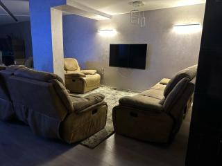 Trio villa with falls in compound فلا بحديقة كبيره وشلالات صناعية - Sheikh Zayed - 5