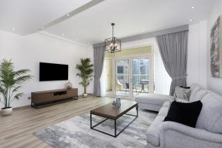 LUXE 1BR with Palm Skyline View & Easy Mall Access - Dubai - 7