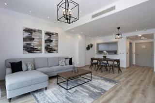 LUXE 1BR with Palm Skyline View & Easy Mall Access - Dubai - 4