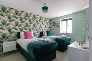 Weekly & Monthly Rates! Stunning Home By Stansted Airport - Bishop's Stortford - 0