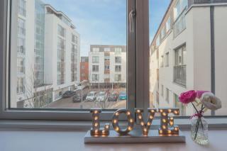 Stylish Town Centre Apartment - Bedford - 5