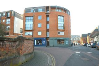 Stylish Town Centre Apartment - Bedford - 3