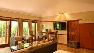 LUXURY EN-SUITE ROOM WITH LOUNGE @ 4 STAR GUEST HOUSE - Middelburg - 5