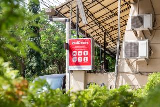 RedDoorz @ Raya Ngagel 2 - 9