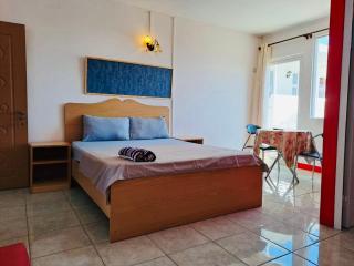 Spacious Private Rooms with Communal Kitchen - Grande Gaube - 7