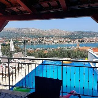 Apartmani Balan s vanjskim bazenom - Trogir - 9