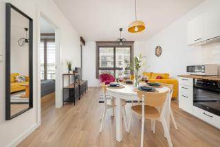Cheerful Apartment Leśmiana Garnizon Estate by Noclegi Renters - Danzig - 1