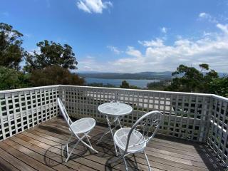 Lochview - 3 bedroom, pet friendly home with views - Merimbula - 3