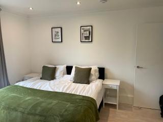 Perfect Stay for Families & Business in CR2 - with FREE parking & 10mins from East Croydon - Purley - 8