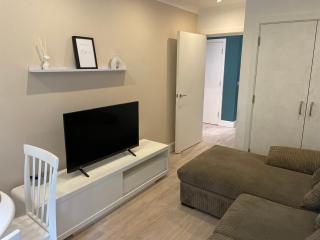 Perfect Stay for Families & Business in CR2 - with FREE parking & 10mins from East Croydon - Purley - 2