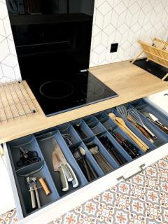 Convivial appartement de charme avec balcon , 95 m2 en hyper-centre de Saint-Brieuc. Tout confort, grand salon avec vidéoprojecteur - 3 chambres - Parking - 5