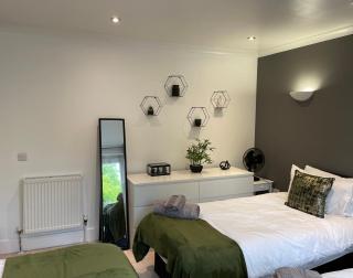 Perfect Stay for Families & Business in CR2 - with FREE parking & 10mins from East Croydon - Purley - 6