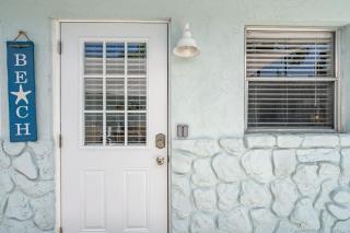 Beautiful Updated 2Bedroom Suite minutes to Downtown, Amazing Beaches, Restaurants, Theaters and MORE - 3