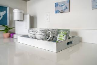 Beautiful Updated 2Bedroom Suite minutes to Downtown, Amazing Beaches, Restaurants, Theaters and MORE - 1