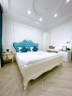 Paris Hotel & Cafe - 4