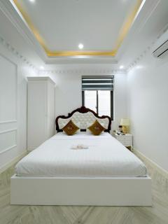 Paris Hotel & Cafe - 6