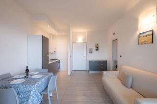 BILOCALE FRONTE MARE - 4