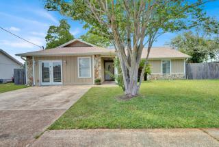 Two Spaces in One Main House and Guest House 25 Min to PCB - Panama City - 6