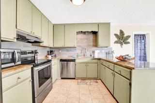 Two Spaces in One Main House and Guest House 25 Min to PCB - Panama City - 8