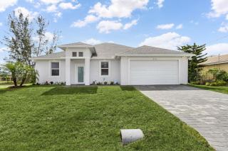 Freshwater Canal Villa with Heat Pool - Villa Homeport - Roelens Vacations - Cape Coral - 3