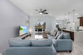 Freshwater Canal Villa with Heat Pool - Villa Homeport - Roelens Vacations - Cape Coral - 1