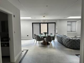 A super luxury large apartment - 1