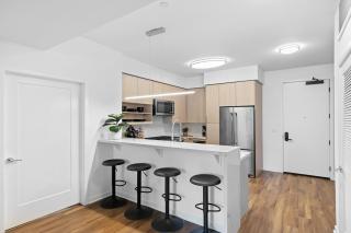Beverly Grove Chic City Oasis 2 BR Apt with Den 138 - Los Angeles - 2