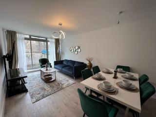 C3757, Spacious 3 bedroom flat in Wembley - 8