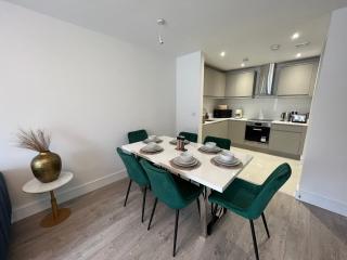 C3757, Spacious 3 bedroom flat in Wembley - 3