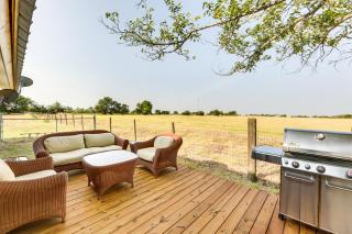 Remodeled Farmhouse on 18 Acres 8 Mi to Elgin! -  - 9