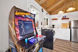 Storyville Hot Tub- Arcade- Walk To Marina Cabin - Big Bear Lake - 6