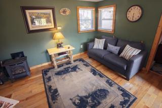 Lazy R Cottages- 4 cabin - 8