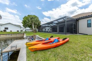 Custom Heated Pool, Kayaks, Bikes, & Spectacular Views - Villa Lakeside Oasis - Roelens Vacations - Cape Coral - 8