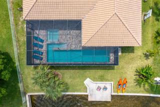 Custom Heated Pool, Kayaks, Bikes, & Spectacular Views - Villa Lakeside Oasis - Roelens Vacations - Cape Coral - 7