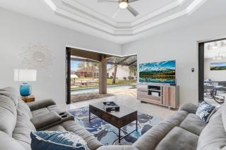 Custom Heated Pool, Kayaks, Bikes, & Spectacular Views - Villa Lakeside Oasis - Roelens Vacations - Cape Coral - 2