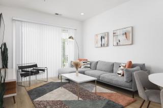 Modern Spacious Condo with Parking by Downtown Broadway - 0