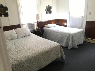 Sandpiper Beachfront Motel - 3