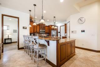 Heated Pool and Spa, Sleeps 16! - Villa Mangrove - Cape Coral - 2