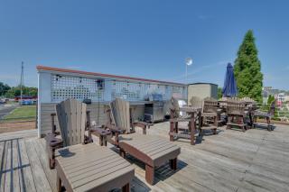 Lakefront Home with Rooftop Deck, Grill, Games! - Hebron - 6