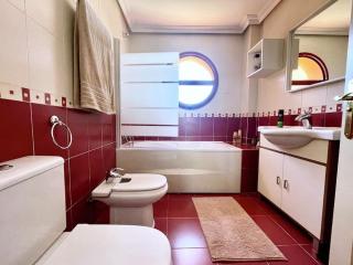 Family Villa in private Urbanisation with large community pool - Benalmádena - 4