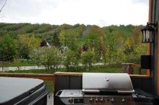 Blue Mountain-Luxurious BlueSki George Chalet, Hot Tub, Pool, Gas Fireplace - Blue Mountains - 4