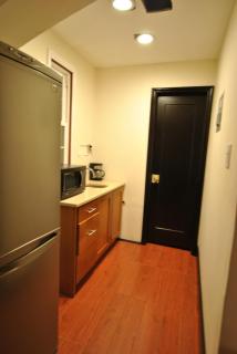 EWR AIRPORT Multilevel Guest House Room with 2-3 Beds - Newark - 5