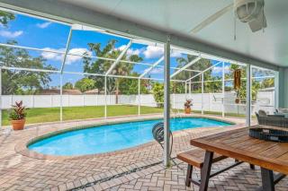 Shawnee Shack! POOL - 4 Bedroom 1 MILE from BEACH! Heated Pool! - Bay Pines - 0