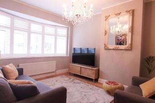 Home in Streatham - Streatham Vale - 2