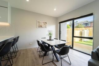 Modern Sunnyhills Town House - 6